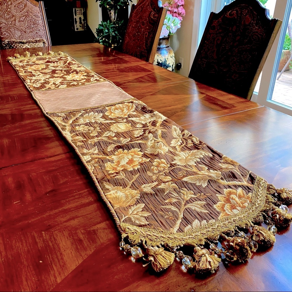 Janie Fricke Floral dining table runner